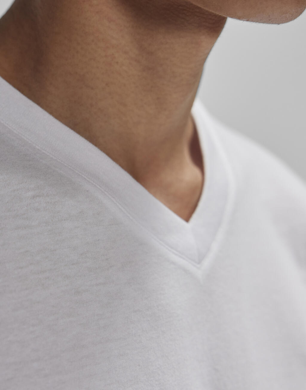 Camiseta con Cuello en V #E150 - vista 1