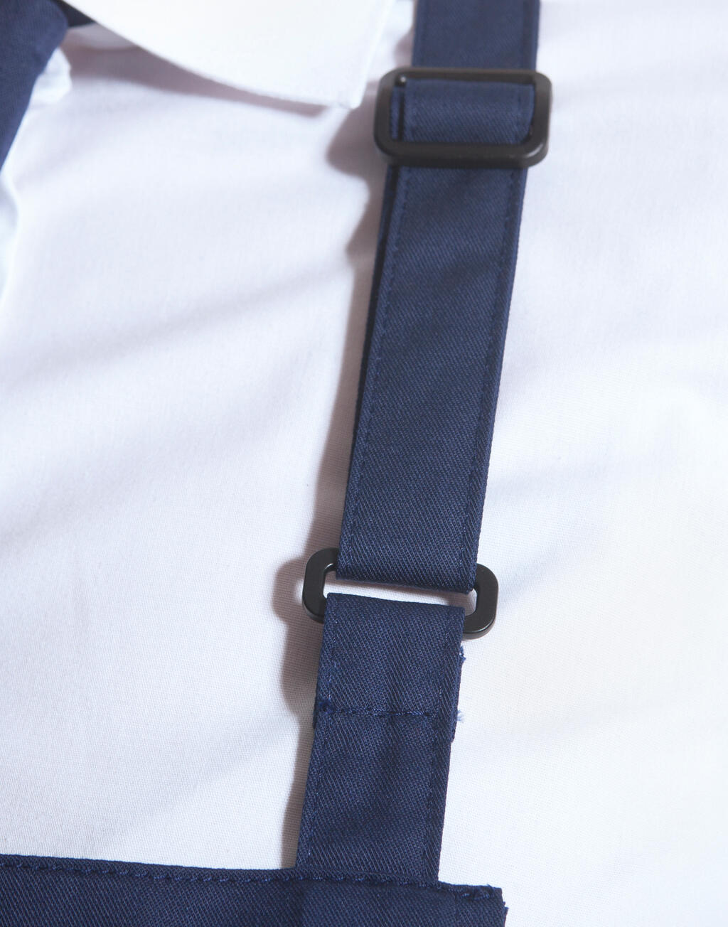 Delantal peto oversize con hebilla y bolsillo - vista 2